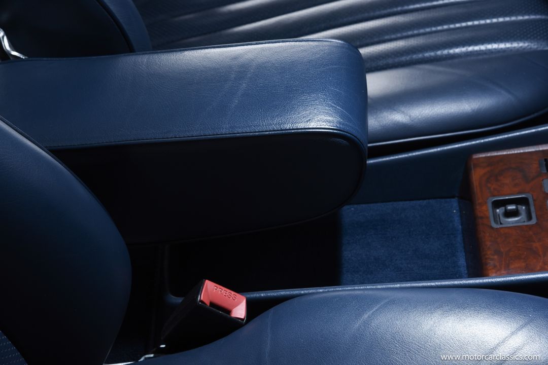 1989 Mercedes-Benz 560-Class