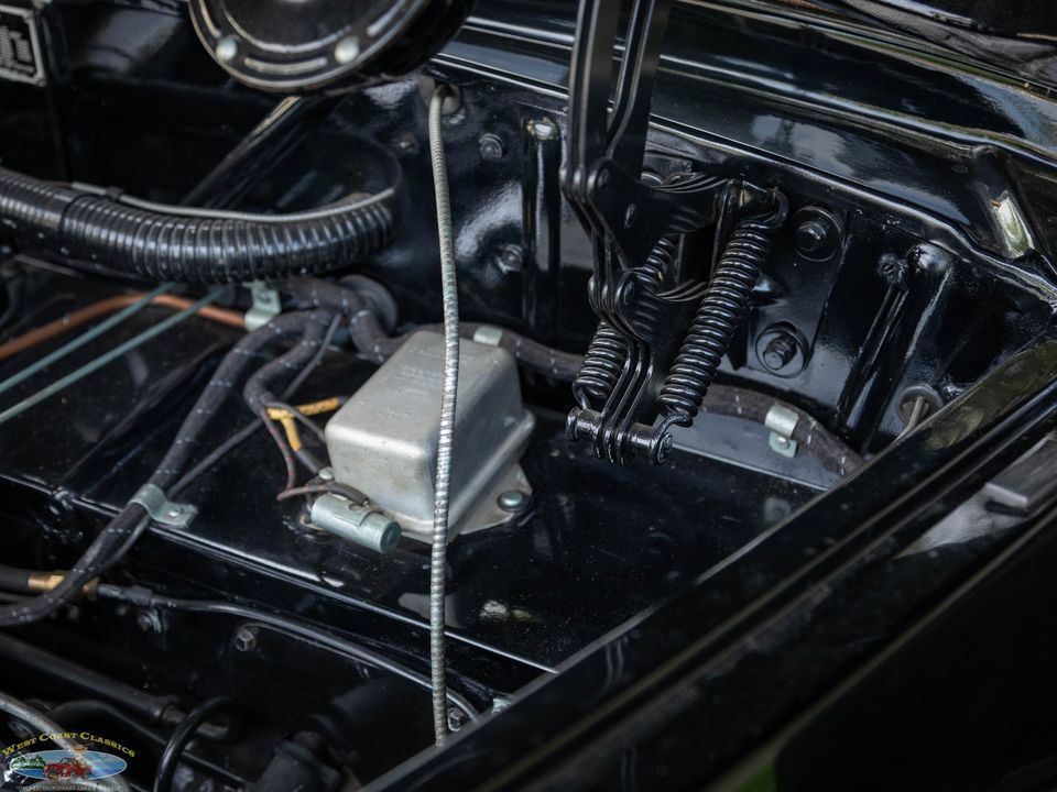 1940 Lincoln Zephyr Continental V12
