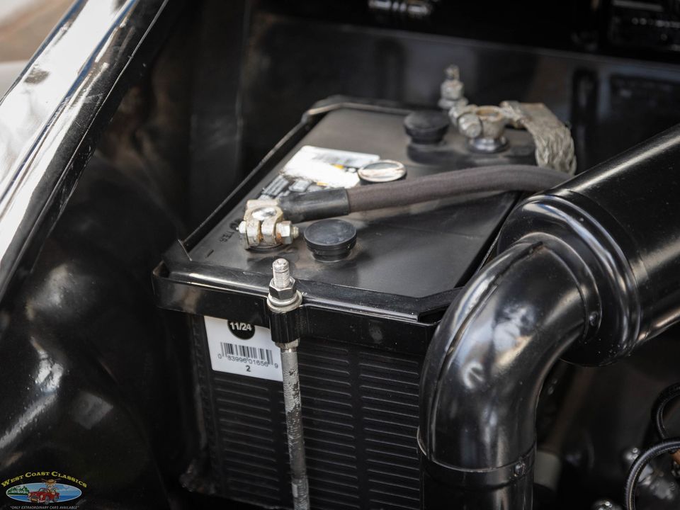1940 Lincoln Zephyr Continental V12