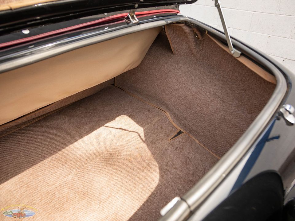 1940 Lincoln Zephyr Continental V12