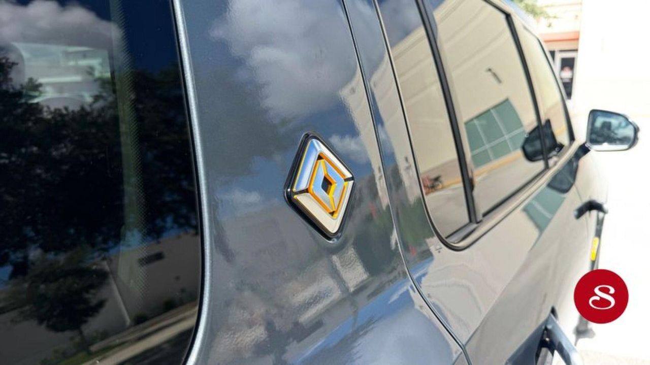 2023 Rivian R1S