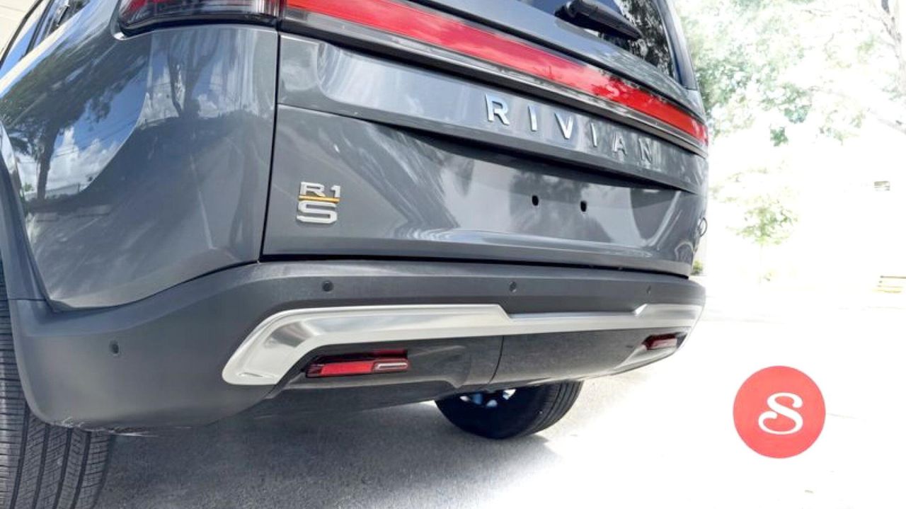 2023 Rivian R1S