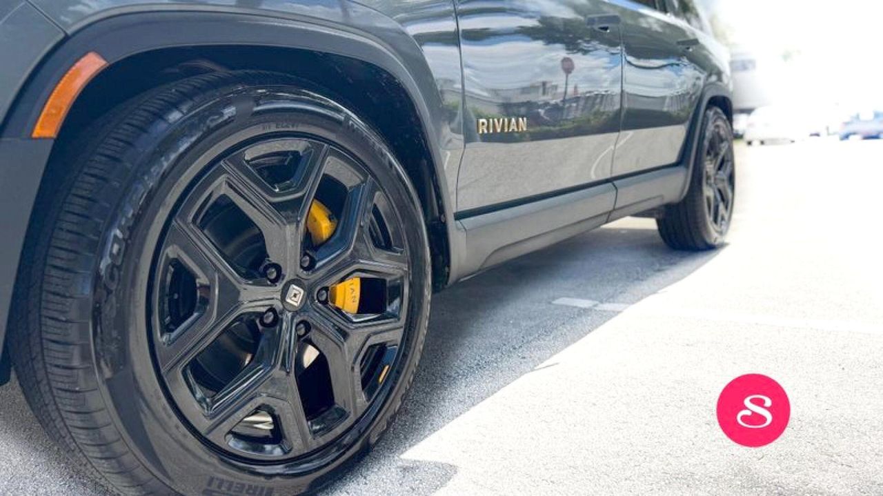 2023 Rivian R1S