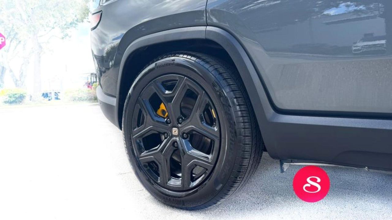 2023 Rivian R1S