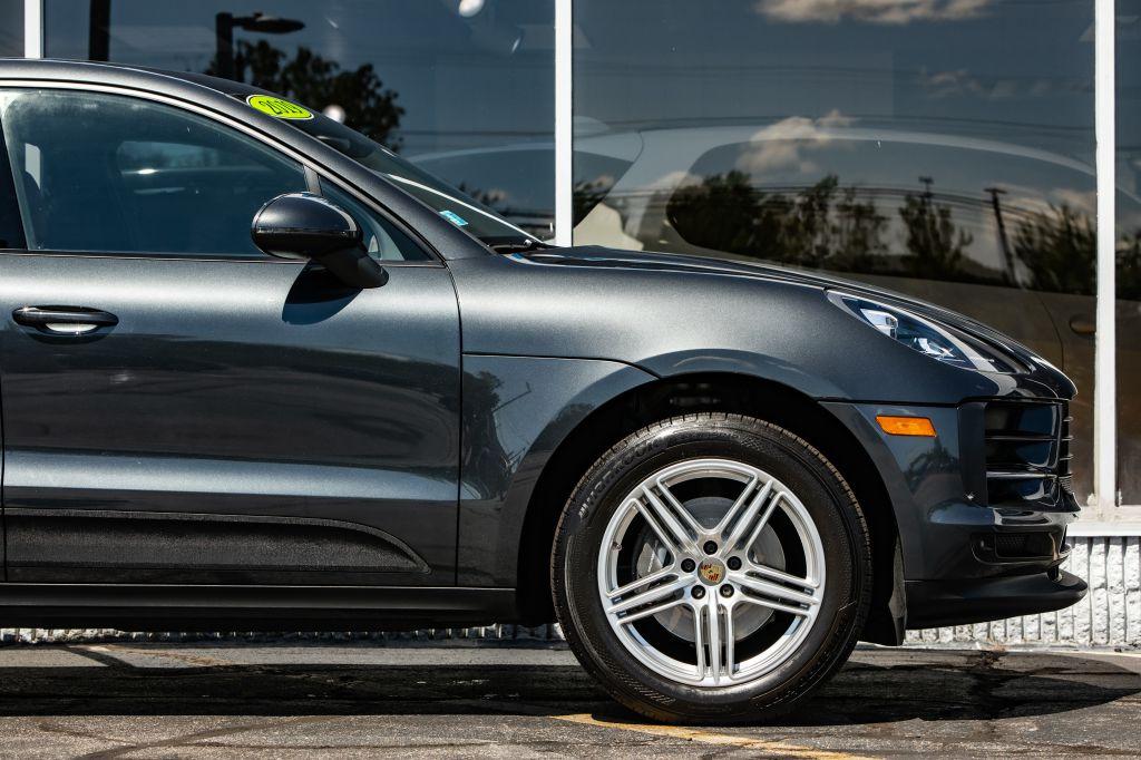 2019 PORSCHE MACAN