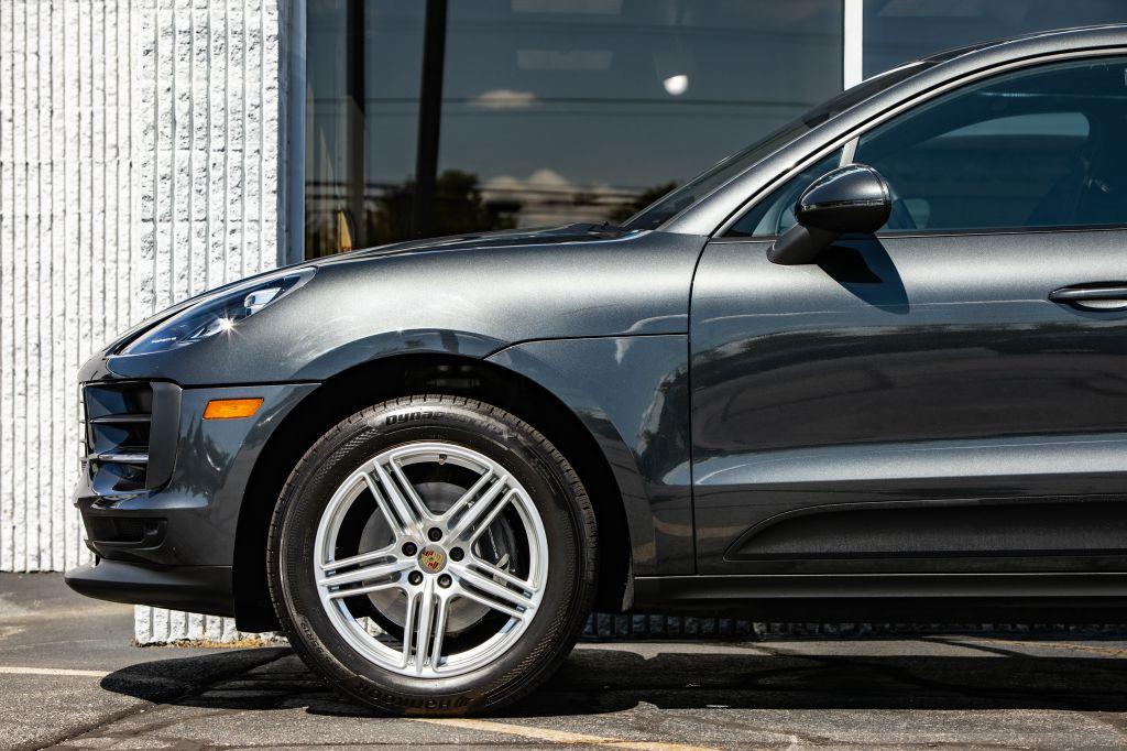 2019 PORSCHE MACAN