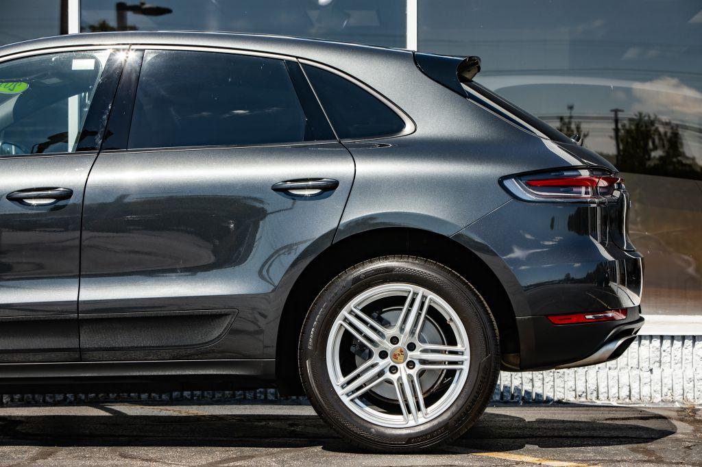 2019 PORSCHE MACAN