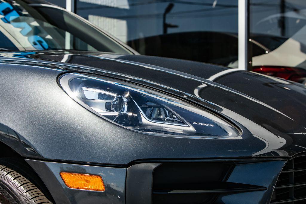 2019 PORSCHE MACAN