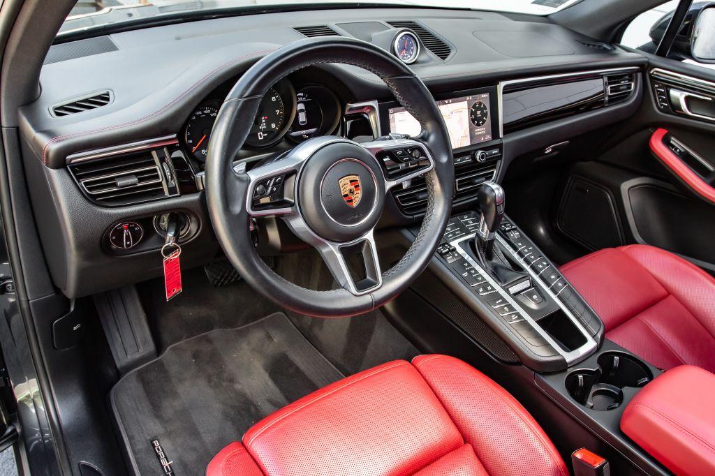 2019 PORSCHE MACAN