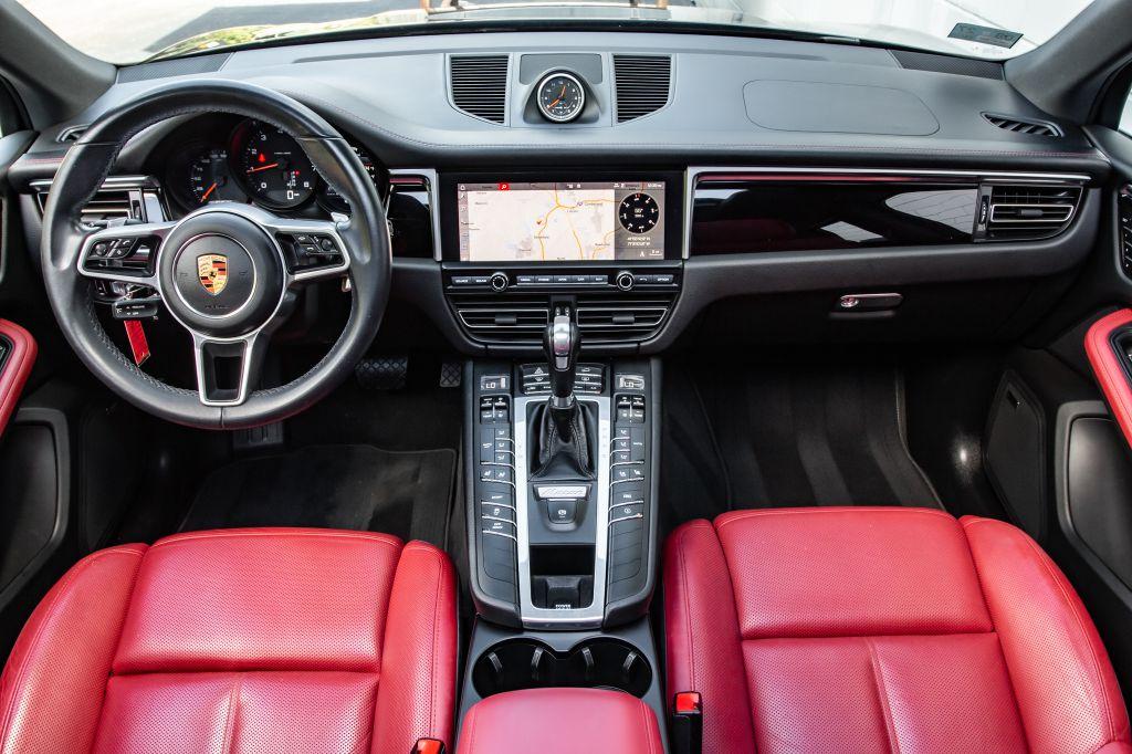 2019 PORSCHE MACAN