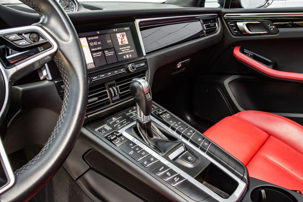 2019 PORSCHE MACAN