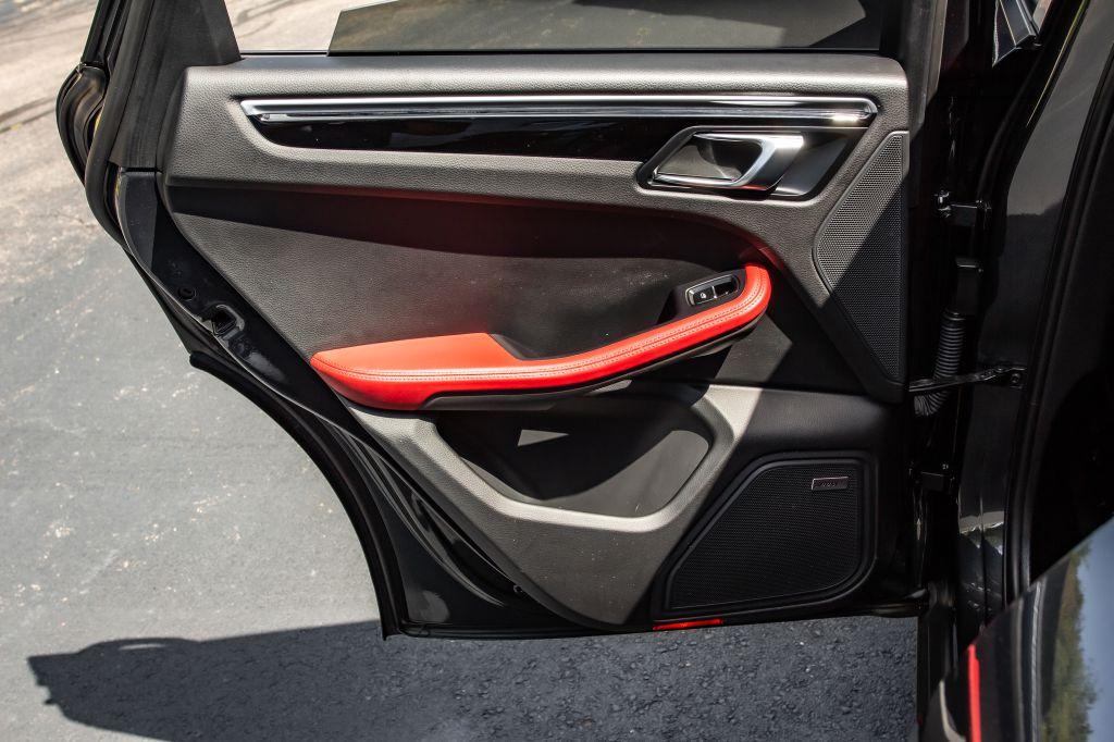 2019 PORSCHE MACAN