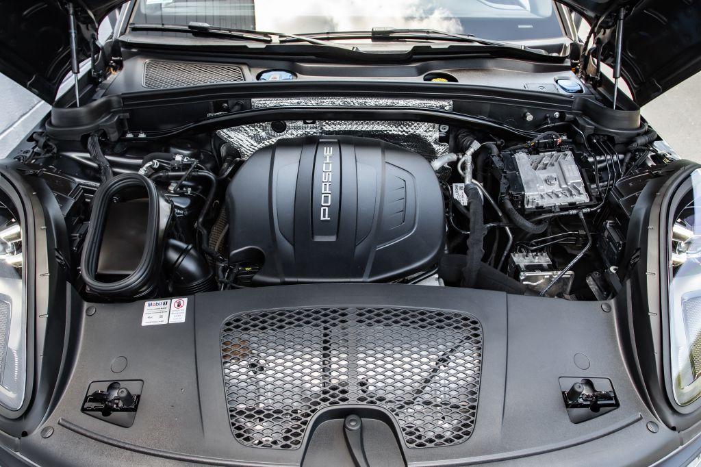 2019 PORSCHE MACAN