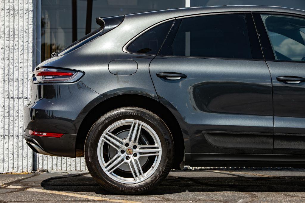 2019 PORSCHE MACAN