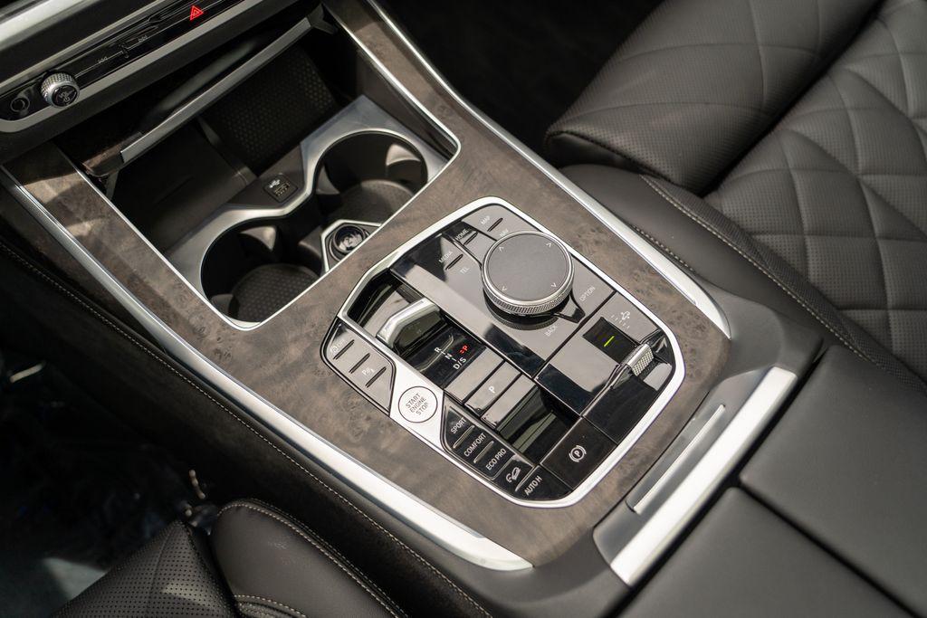 2024 BMW X7