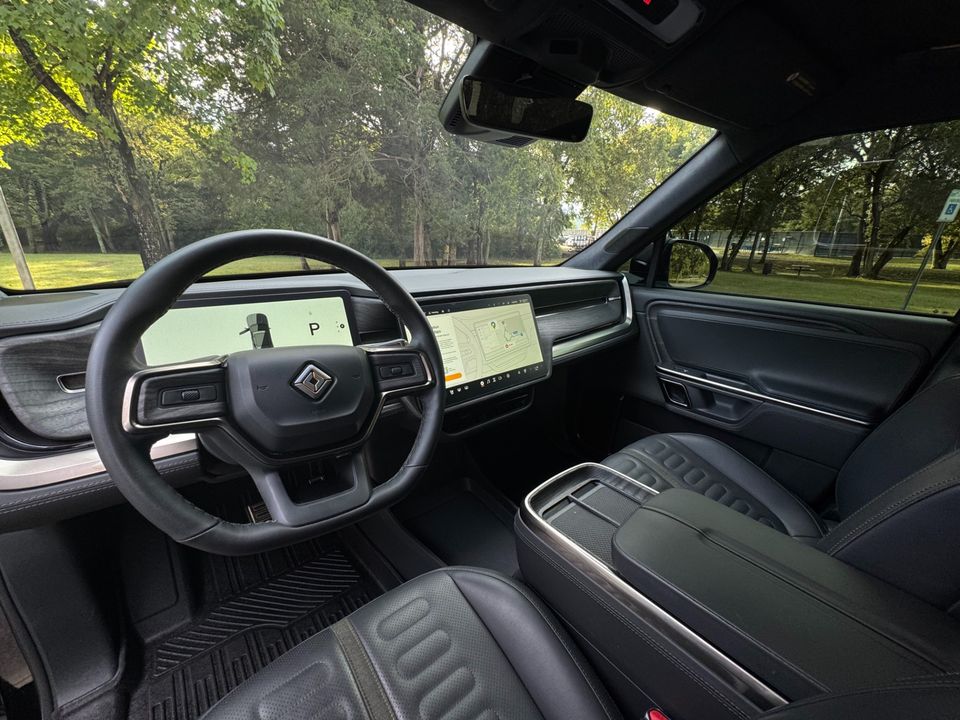 2023 Rivian R1S