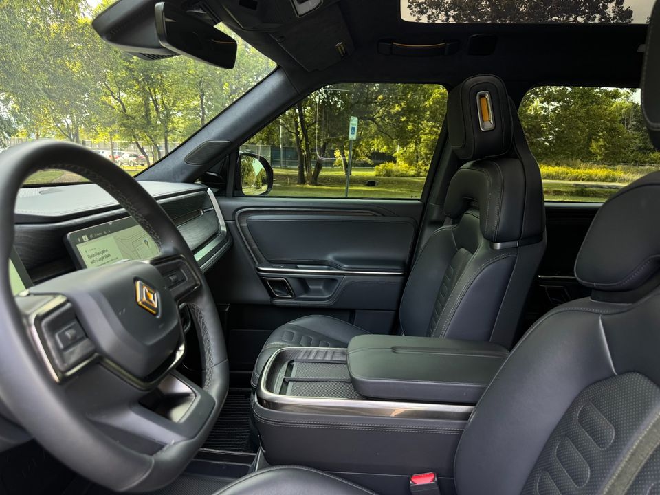 2023 Rivian R1S