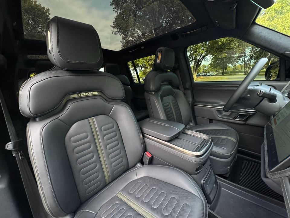 2023 Rivian R1S