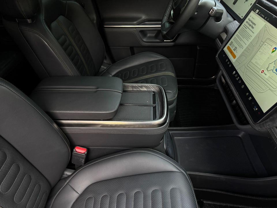 2023 Rivian R1S