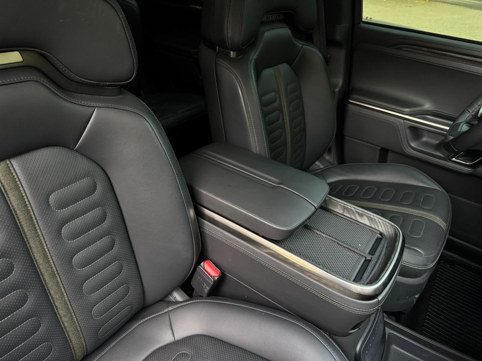 2023 Rivian R1S