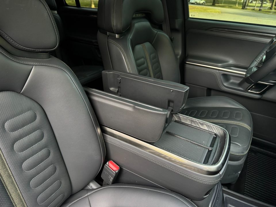 2023 Rivian R1S