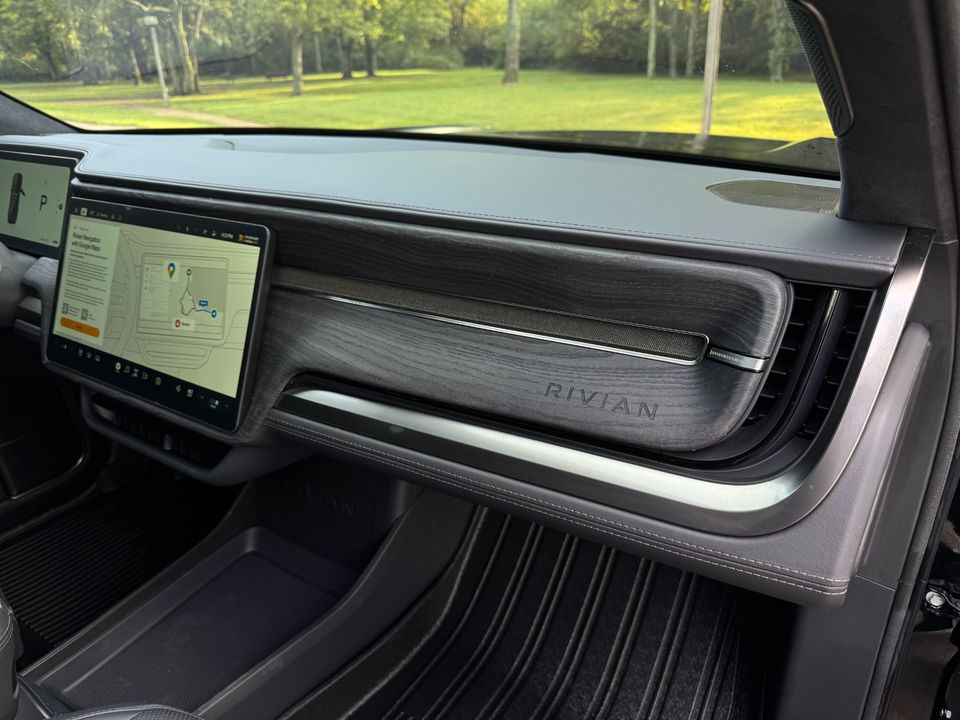 2023 Rivian R1S