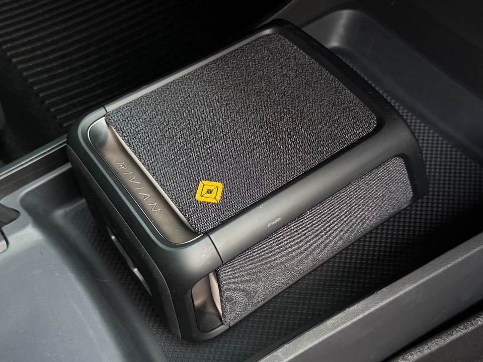 2023 Rivian R1S