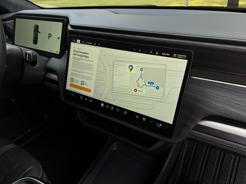 2023 Rivian R1S