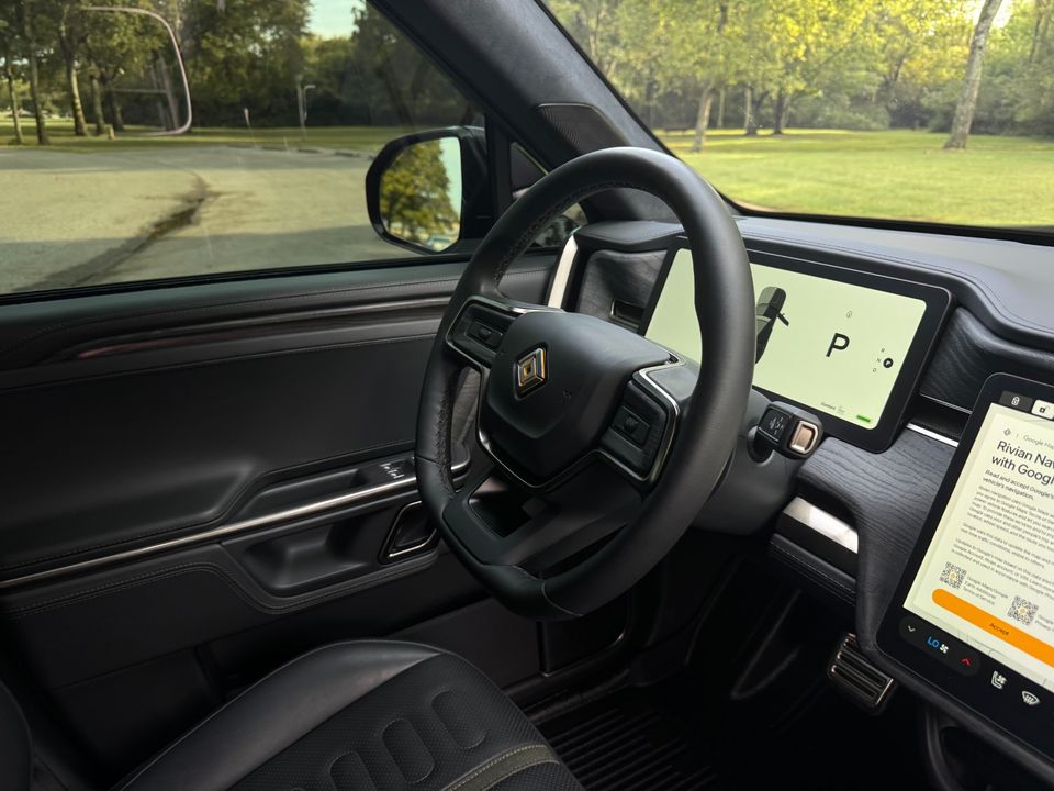2023 Rivian R1S