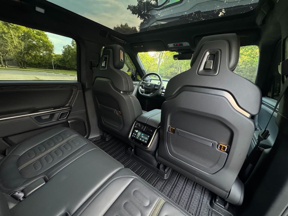 2023 Rivian R1S