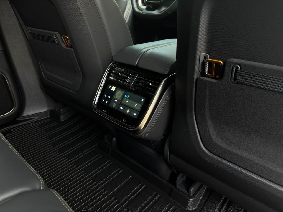 2023 Rivian R1S