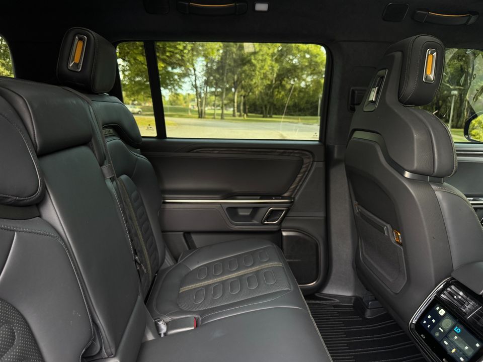 2023 Rivian R1S