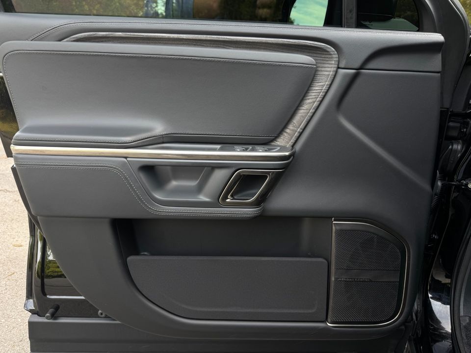 2023 Rivian R1S