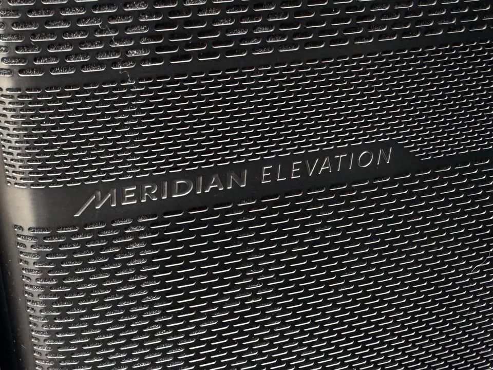 2023 Rivian R1S