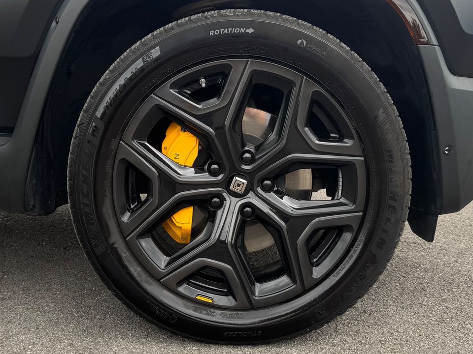 2023 Rivian R1S