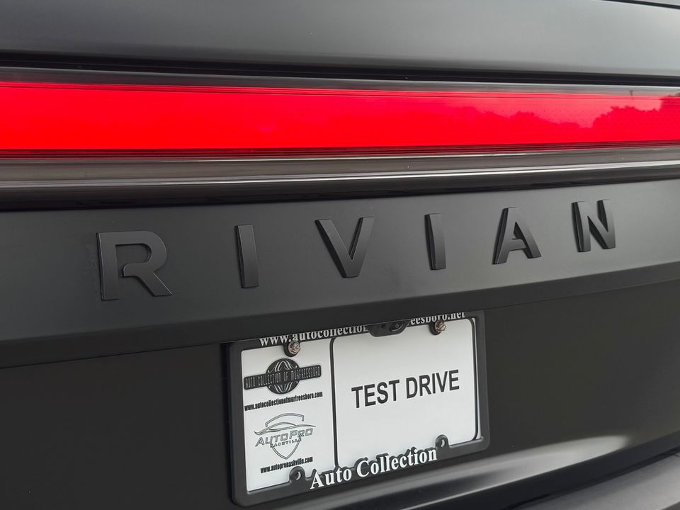 2023 Rivian R1S