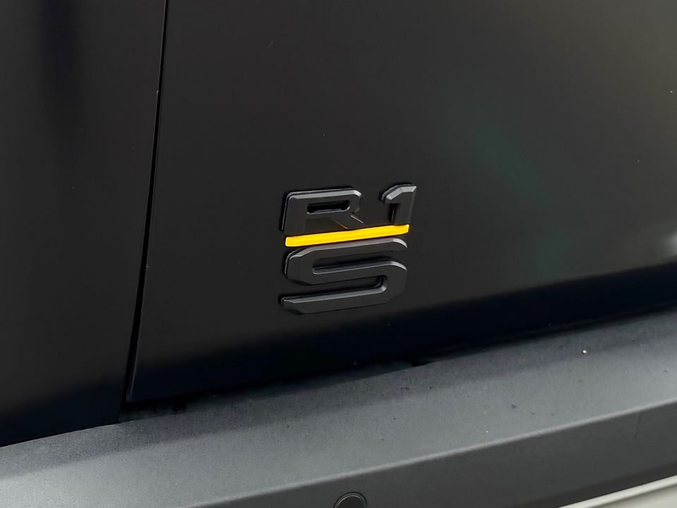 2023 Rivian R1S