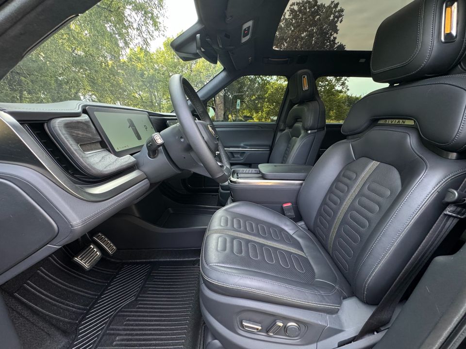 2023 Rivian R1S