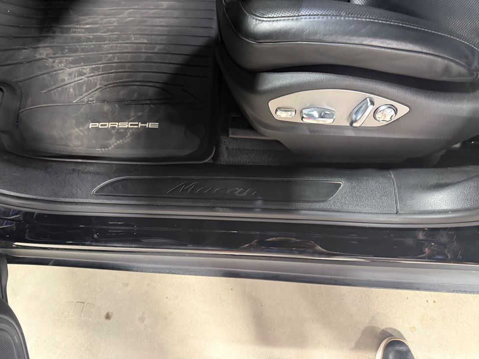 2020 PORSCHE MACAN