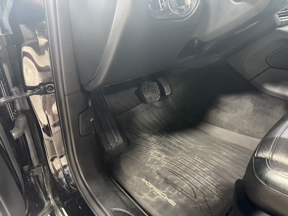 2020 PORSCHE MACAN