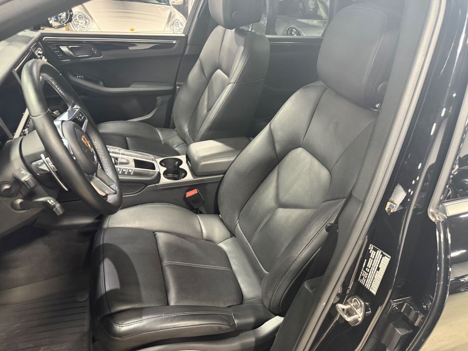 2020 PORSCHE MACAN