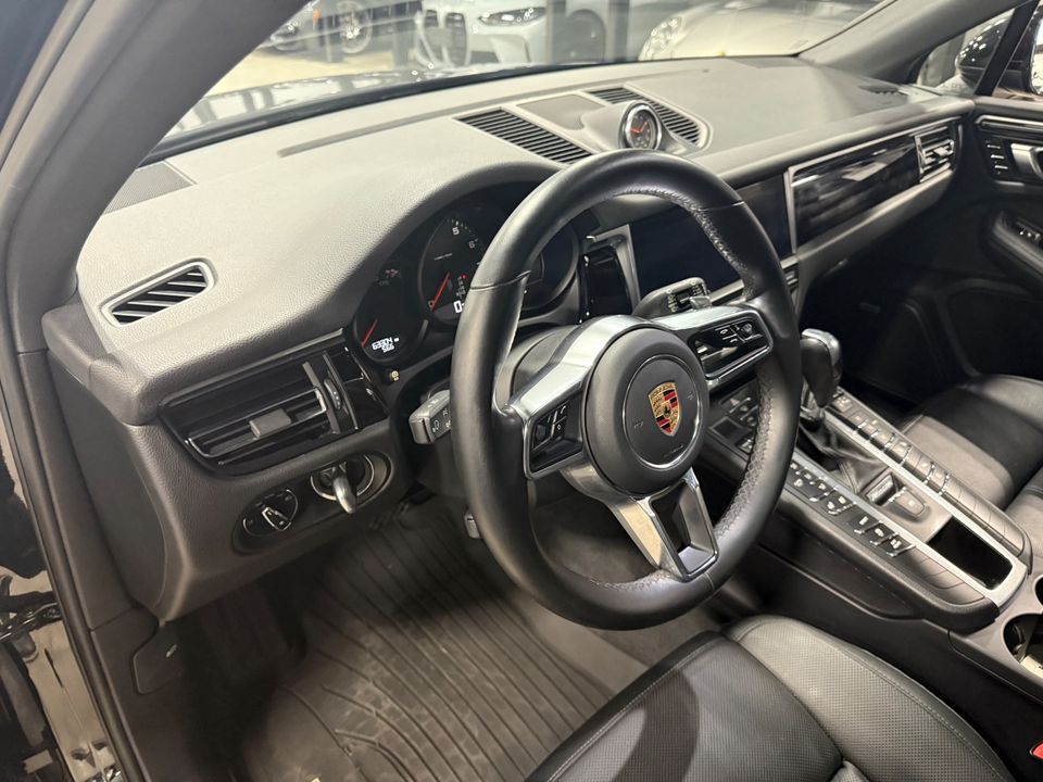 2020 PORSCHE MACAN