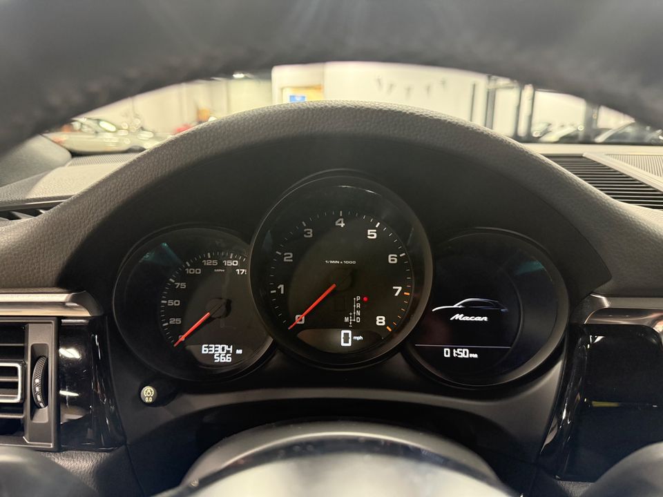 2020 PORSCHE MACAN
