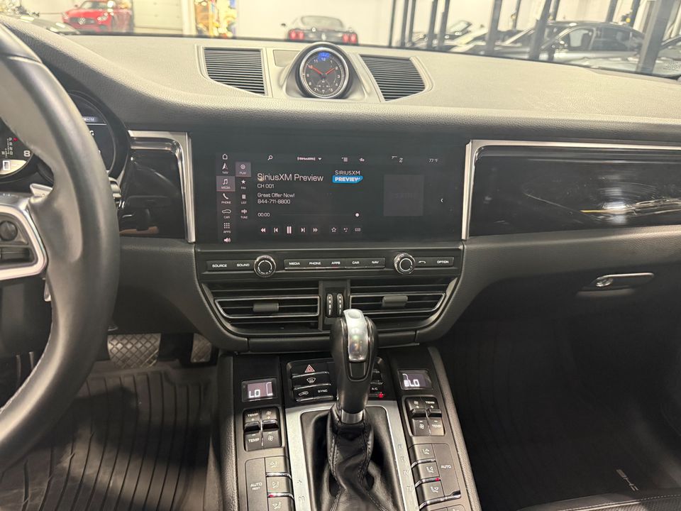 2020 PORSCHE MACAN