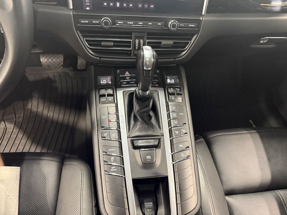 2020 PORSCHE MACAN
