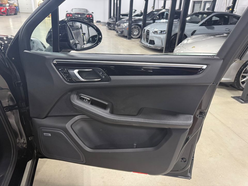 2020 PORSCHE MACAN
