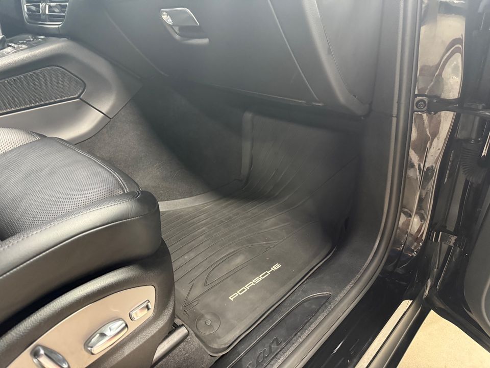 2020 PORSCHE MACAN