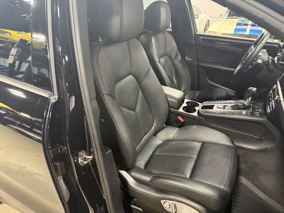 2020 PORSCHE MACAN