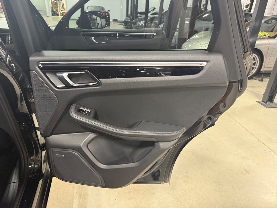 2020 PORSCHE MACAN