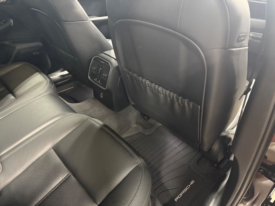 2020 PORSCHE MACAN